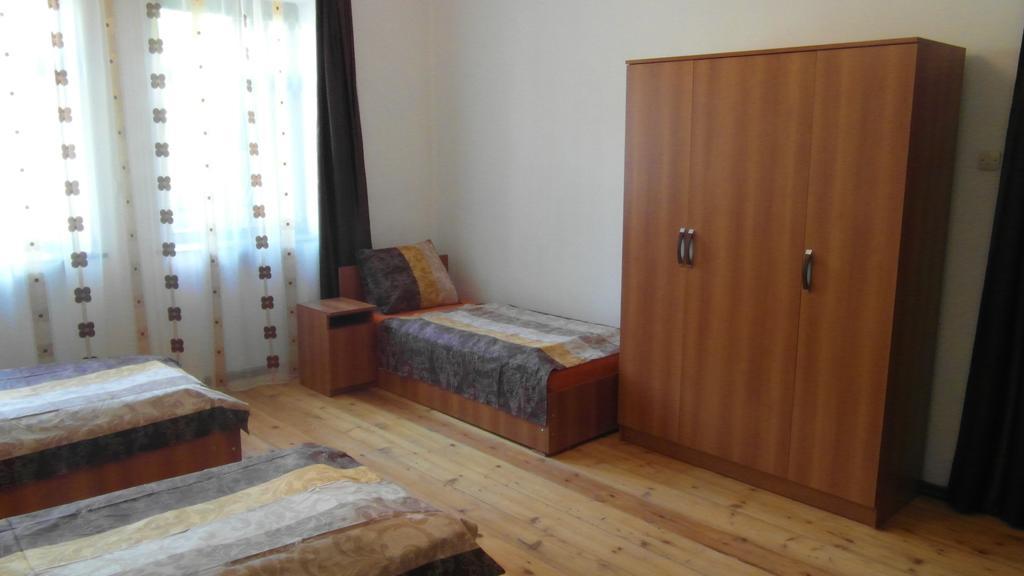 Gvirilas Sakhli Guest House Khashuri Chambre photo