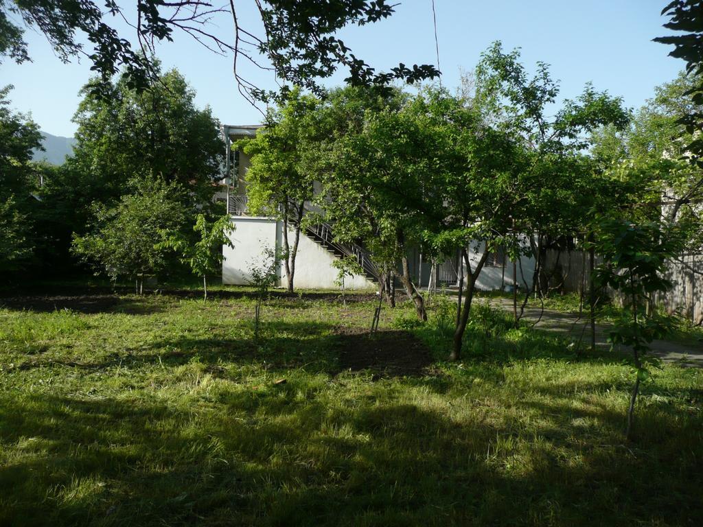Gvirilas Sakhli Guest House Khashuri Extérieur photo