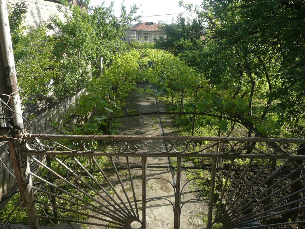 Gvirilas Sakhli Guest House Khashuri Extérieur photo